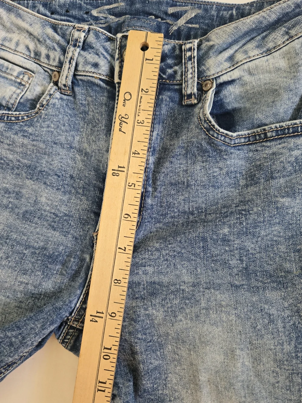 Light Wash Slim Denim Jeans With Cuffed Raw Edge Hem. Womens Size 6. - Picture 10 of 14